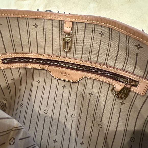 Louis Vuitton Brown Monogram Shoulder Bag - Picture 4 of 12